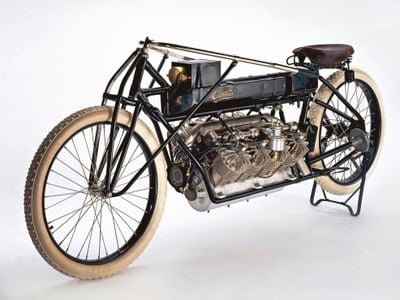 Designed in 1906, Glenn Curtiss&#39; first V-8 motorcycle required a longer, sturdier frame than any previous bike to support the massive weight of the engine.