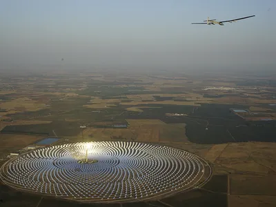 In July 2016, a solar-powered airplane flying over the desert region of Andalusia in Spain photographed breathtaking images of the Gemasolar concentrated solar power plant.